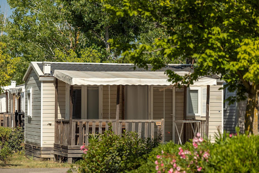 Le camping la Marine au Grau du Roi dans le Gard vous accueille pour des vacances en Camargue au bord de le mer. Piscine