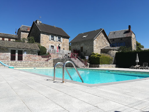 Commune déléguées de Saint Just à Val d'Arcomie : Camping minicipal 3 étoiles de Saint Just avec piscine sur 2 hectares au centre d'un village charmant