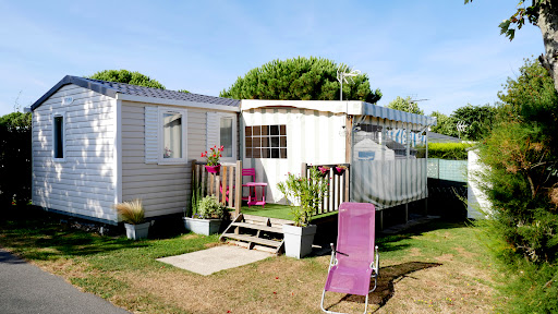 Bienvenue au camping le Moulin de la Salle les Sables d'Olonne en Vendée avec piscine intérieure chauffée avec location de mobil-home.