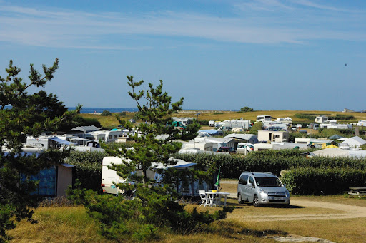 Camping authentique sur la Côte de Granit Rose Camping municipal de l'Île-Grande en Pleumeur-Bodou : emplacements tentes