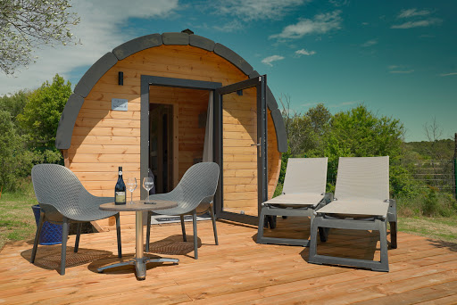 Découvrez le luxe du camping ☆☆☆☆☆ à Sommières au Domaine de Massereau. Profitez d'un espace aquatique