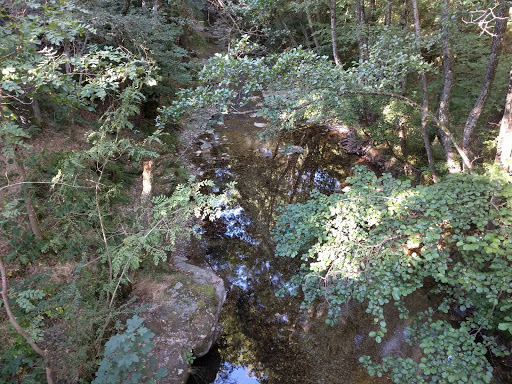 Campement au milieu de la nature dans le parc national des Cévennes en Lozère dans le sud de la France