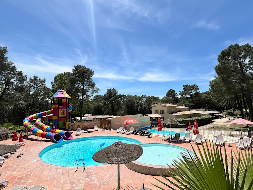 Camping en Vaucluse au cœur de la Provence avec piscines pour des vacances calmes petit prix entre Drôme et Ardèche