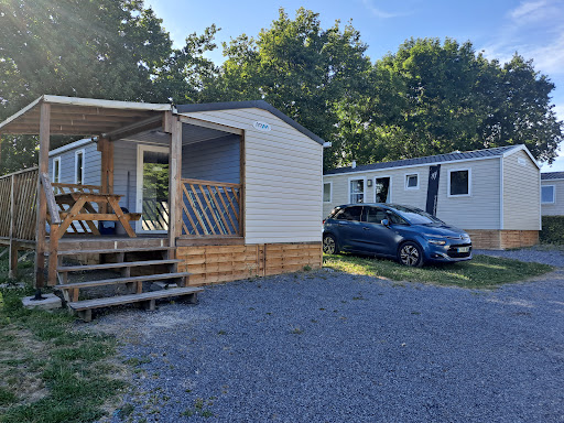 Votre séjour de vacances tout confort au CAMPING LA CHAUMIÈRE à Buysscheure : Location de chalets