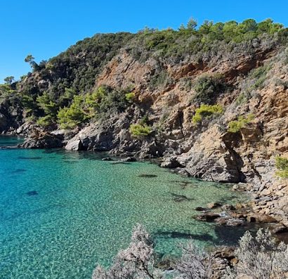 accès direct à la plage et activités pour tous.