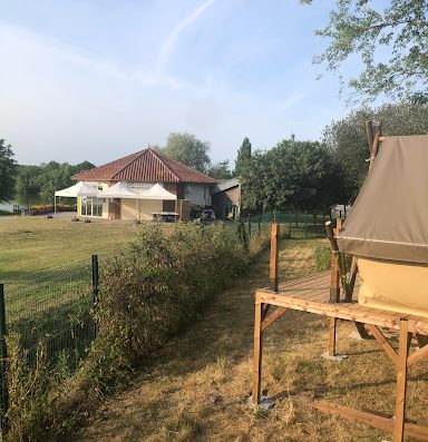 Notre camping Slow life est situé à 20 minutes de Nantes. C'est une étape idéale pour camper en pleine nature et rejoindre Nantes en vélo