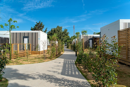 Découvrez notre camping 4* à Narbonne Plage et louez un mobil-home ou un emplacement au pied de la mer Méditerranée et à quelques kilomètres de l’Espagne.