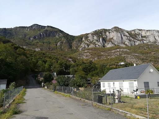 Camping ** calme et nature au coeur des Hautes Pyrénées et de la vallée du Gavarnie. Situation exceptionnelle à 5km de Argelès et 7km de Loudes