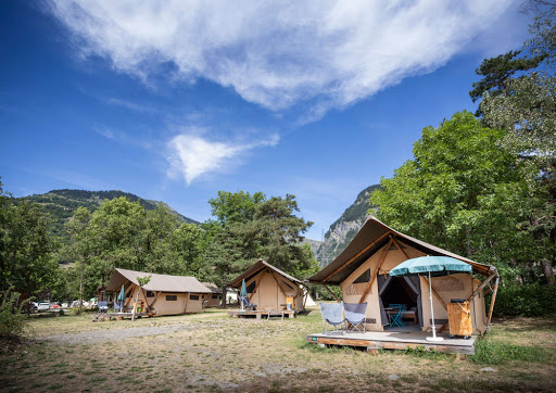 Vous cherchez un camping à la montagne ? En été comme en hiver