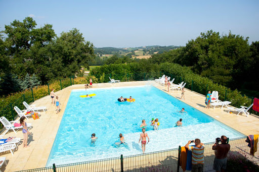 Camping Latapie dans le Tarn-et-Garonne - Nous mettons à votre disposition des emplacements spacieux et bien équipés pour vous faire profiter de vacances de qualité.