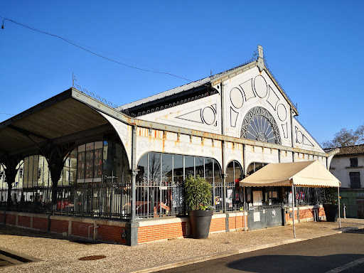 À proximité immédiate du centre-ville et à 1km des Thermes.