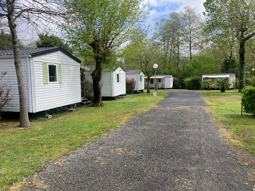 Camping 3 étoiles le Luy à 5 minutes de Dax : un cadre verdoyant avec locations (chalets