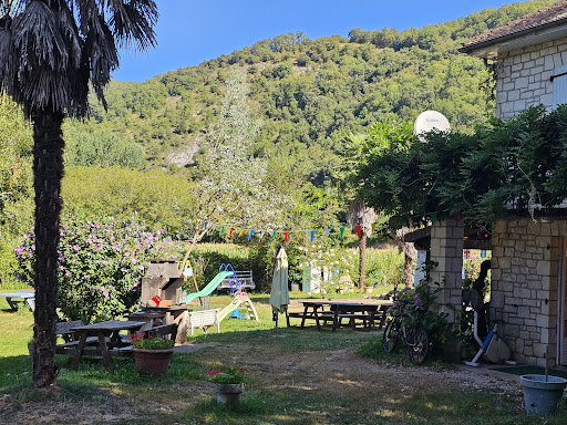 Camping calme et agréable avec piscine en Dordogne proche de Sarlat et Souillac à Peyrillac et Millac