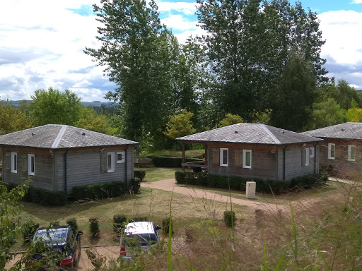 location saisonnière à Léry-Poses. 19 Chalets d'une superficie de 25m²