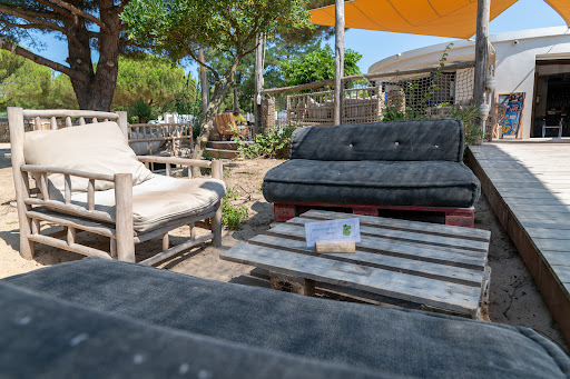 Camping 3* Côté plage à St Jean de Monts en Vendée : Notre camping 3 étoiles dispose d'un espace aquatique et accès direct à une plage de sable