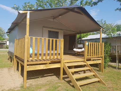 Camping 4* en Ardèche du Sud avec piscine et plage privée en bord de rivière