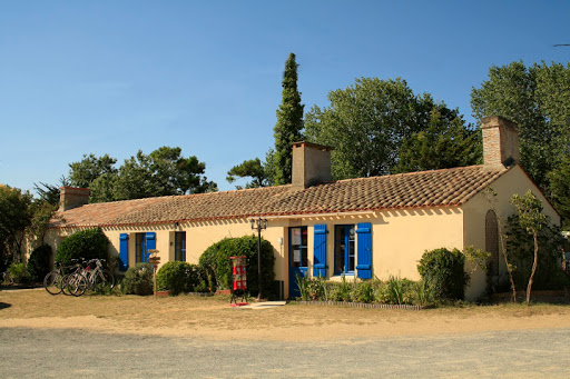 Le camping des Pinèdes de la Caillauderie à Saint Jean de Monts en Vendée vous accueille dans un environnement préservé propice à l’échange et la convivialité.