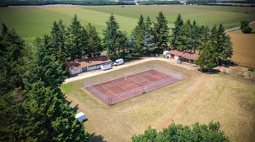 Nous vous accueillons sur notre terrain de loisirs de 2 hectares.  C'est un site isolé