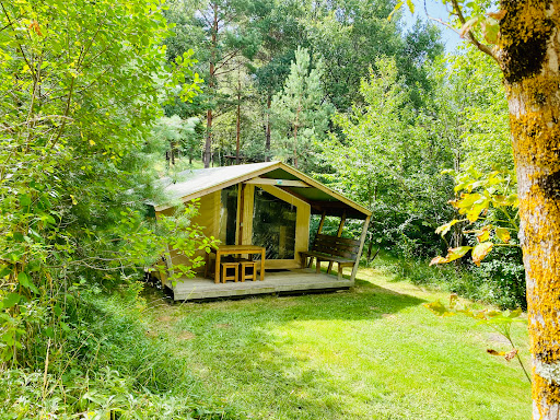 Le camping familial 3 étoiles La Pibola à Camon en Ariège avec piscine vous propose ses emplacements de camping