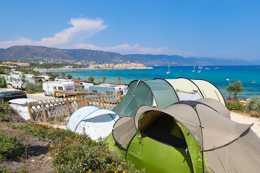 Le Camp du Domaine : camping dans le Var à Bormes les Mimosas : camping & location de bungalows et de mobil-homes sur la Côte d'Azur