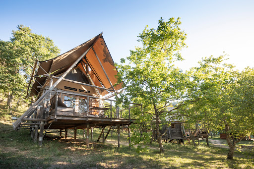 Séjournez au cœur de la Drôme provençale à Dieulefit. Profitez de vacances nature tout confort en famille. Louez une cabane