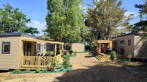 Venez séjourner en Loire-Atlantique en bord de mer en choisissant le camping 3 étoiles Le Beaupré situé à Mesquer. Un lieu idéal pour vos prochaines vacances.