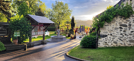 Le camping La Forêt vous accueille à Lourdes à 10 minutes de marche des Sanctuaires et de la Grotte. Retrouvez les vraies valeurs du camping