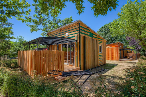 le Camping Dordogne Las Patrasses 4 étoiles avec piscine parc aquatique