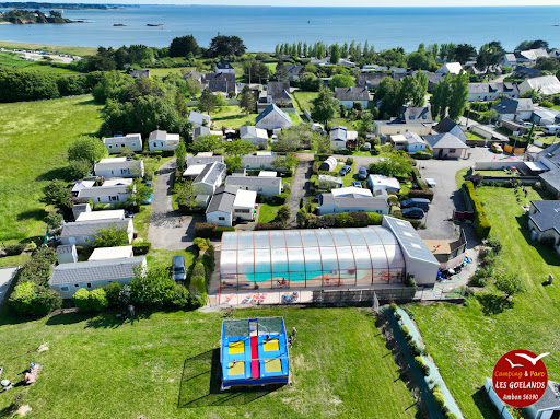 Le Camping et Parc les Goélands vous accueillent pour un séjour bord de mer avec piscine couverte et chauffée en Bretagne Sud