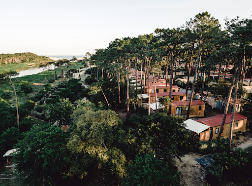 Découvrez notre camping dans les Landes 5 étoiles Lous Seurrots. Un camping idéalement situé à Contis en Aquitaine. Profitez d'un séjour en camping tout confort dans les Landes en bord de mer