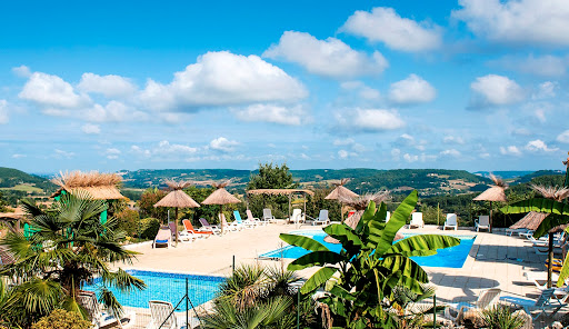 Bienvenue au camping des Manoques. Camping naturiste **** dans le Tarn-et-Garonne. Piscine