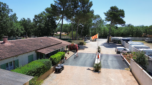 Le camping le Proven?al vous ouvre ses portes au centre du Var