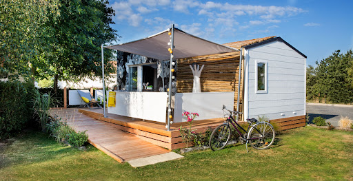 Réservez vos vacances en Vendée au Camping l'Ile aux Oiseaux à Olonne près des Sables d'olonne. Vous profitez de l'espace aquatique avec piscine couverte