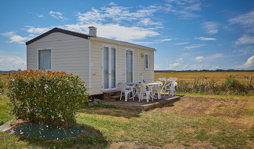 Camping Aunis Club Vendée à La Tranche-sur-Mer en Pays de la Loire. Camping 4 étoiles avec parc aquatique et club enfants