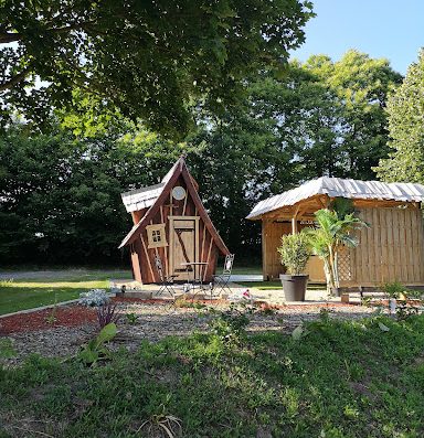 Le camping vous accueille de mars à décembre. Venez découvrir nos logements insolites ! Un lieu magique pour passer des vacances en famille.