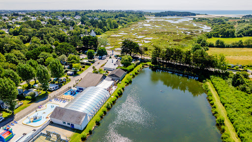 ️ Réservez au Camping Plijadur à la Trinité sur mer à 5 minutes de Carnac en Bretagne · Profitez de notre Camping avec Piscine Couverte dès avril 2025