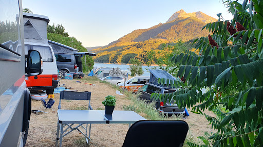 Un Vrai petit coin de paradis pour les campeurs en Isère ! Ambiance familiale