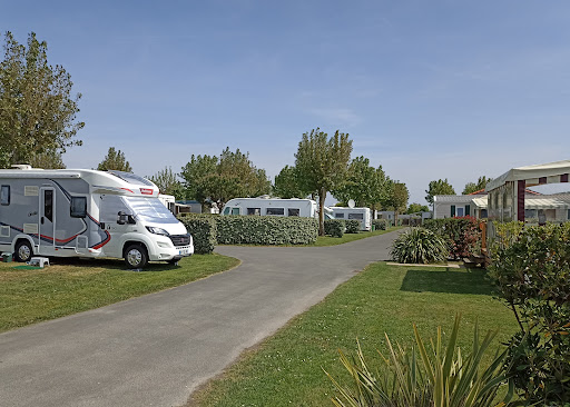 Réservez vos vacances à 800m de la plage à St Gilles Croix de Vie en Vendée au camping Chadotel Le Bahamas Beach