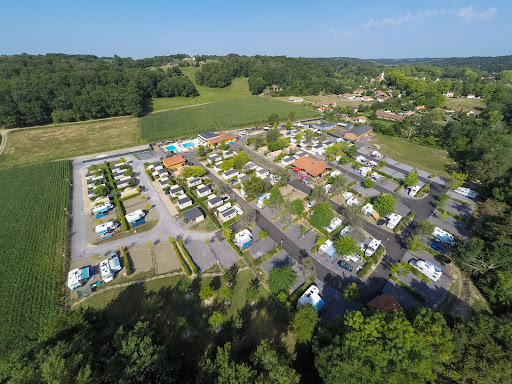 Le camping des Sources à Eugénie-les-Bains et ses 127 emplacements seront heureux de vous accueillir de Février à Décembre durant votre cure ou vos vacances