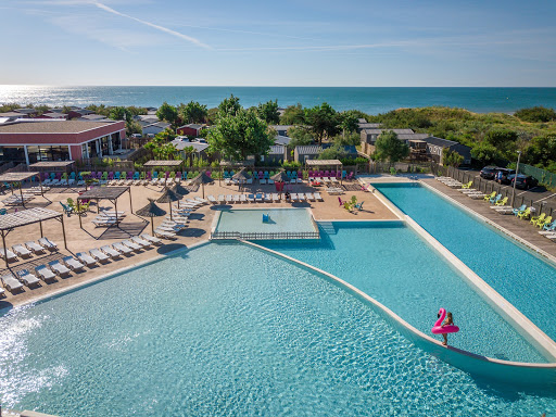 Rendez-vous dans l'un des meilleurs campings de France ! Le Beach Garden est une escapade Méditerranéenne 5* au cœur de la nature. Cottages et services haut de gamme vous séduiront.