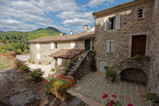 Réservez votre emplacement de camping ou un gite rural au milieu du parc naturel des Cévennes