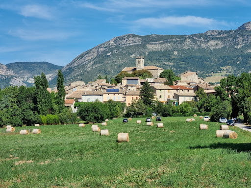 Camping municipal Le Village à La Motte Chalancon en Drôme Provençale