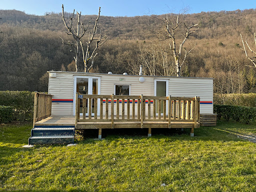 Le camping Revin est l’endroit idéal pour un séjour relaxant. Notre camping est situé en bord de Meuse