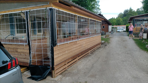 Camping mobil-home L’Ambroisière vous accueille chaleureusement dans un cadre amical près de Chambéry en Savoie (73) et vous propose la location camping mobil home.