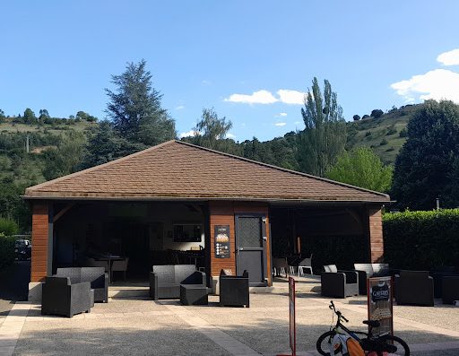 Découvrez le Camping Village Gévaudan Aubrac situé à Marvejols en Lozère. Hébergements tout confort avec piscine et activités familiales.