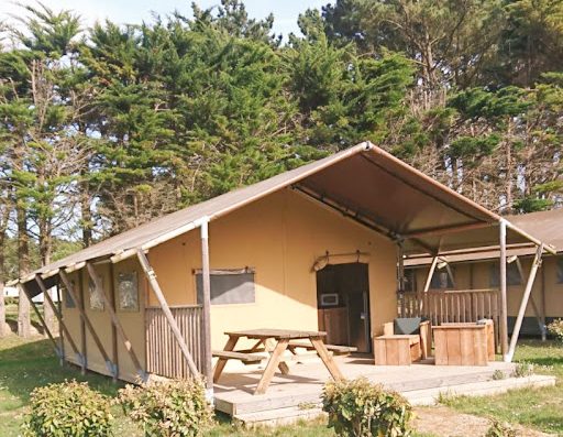 Partez en camping à Sommières à quelques pas du centre ville et venez découvrir un oasis de verdure entre Nîmes et Montpellie