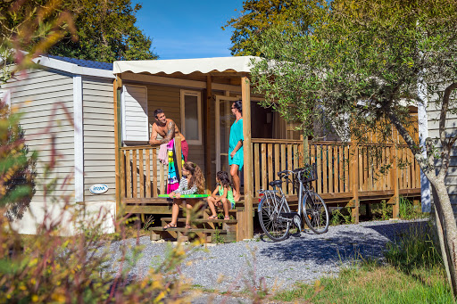 Profitez des Landes dans ce magnifique camping 4 étoiles La Pointe