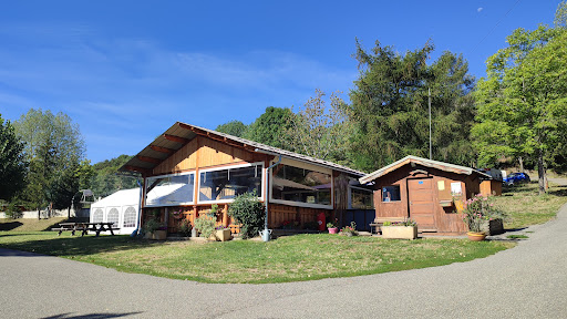 Camping Les Pins pour des emplacements adaptés aux tentes et caravanes  dans les Hautes-Alpes. Faites un tour du côté de Châteauroux-les-Alpes et disposez d’un emplacement adapté.