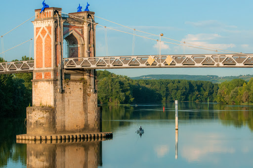 Vous cherchez un camping près de Lyon pour votre prochain séjour ? Louez un hébergement 3 étoiles et profitez d'un séjour en bord de rivière !