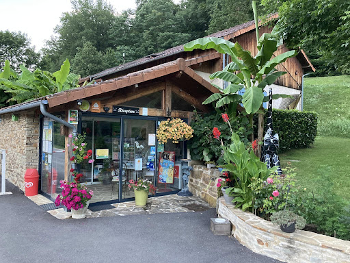 Notre camping*** se situe dans une région calme de la Dordogne pas très loin de la frontière avec le Limousin